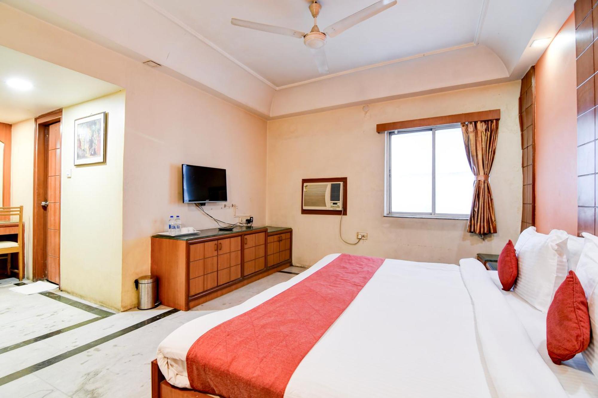 Hotel King'S Crown Kalküta Dış mekan fotoğraf