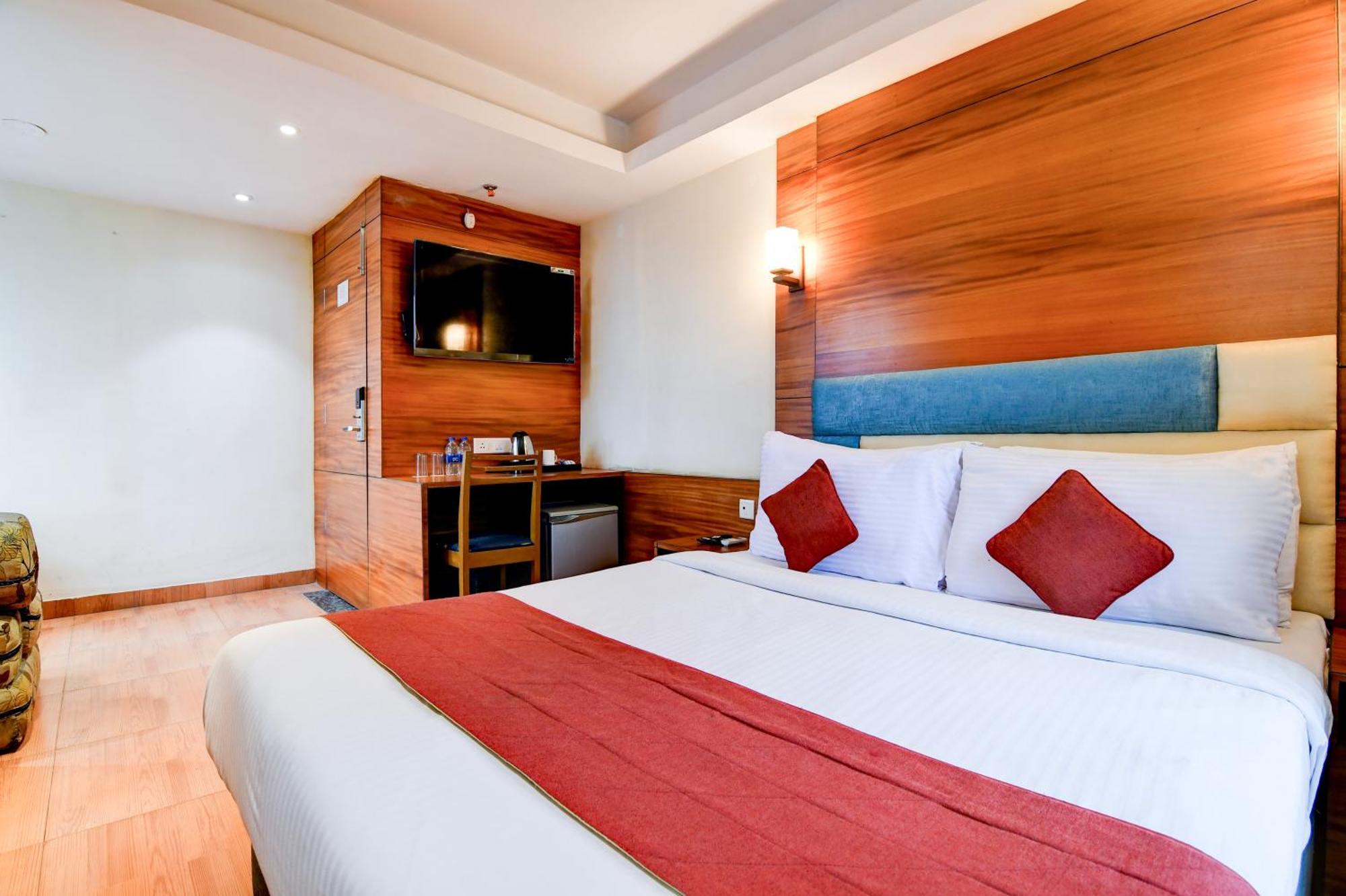 Hotel King'S Crown Kalküta Dış mekan fotoğraf