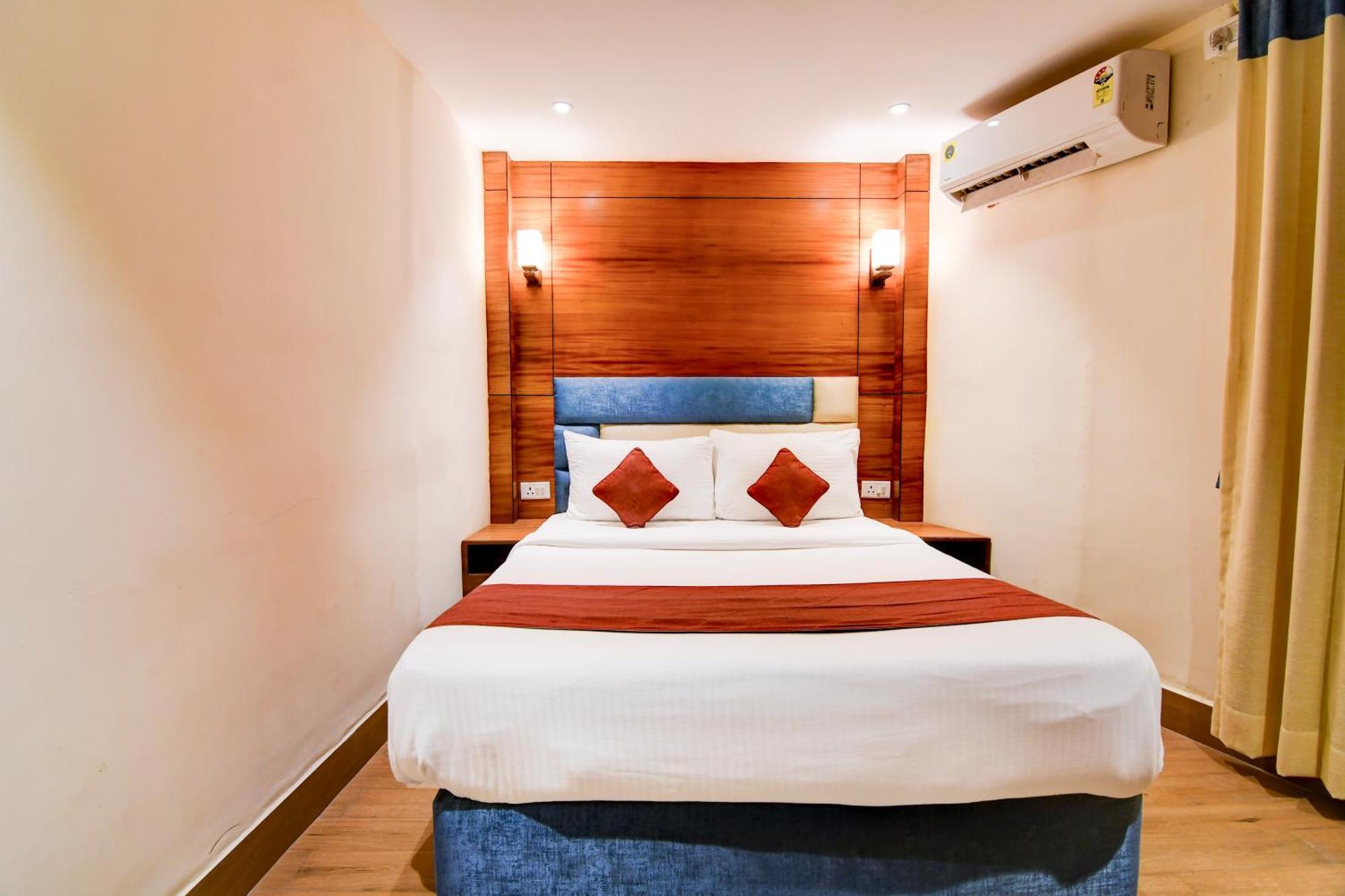Hotel King'S Crown Kalküta Dış mekan fotoğraf